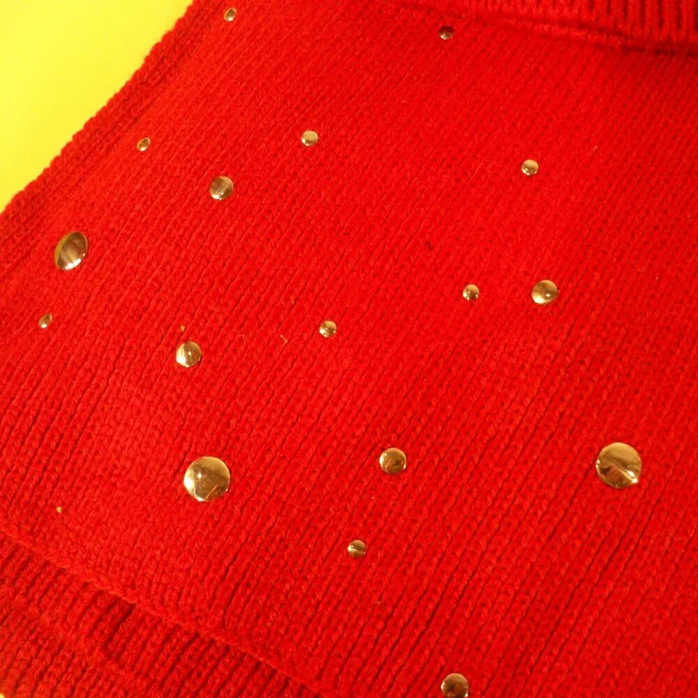 Assorted *Gloves, Mittens, Scarfs, Toboggan/Hat